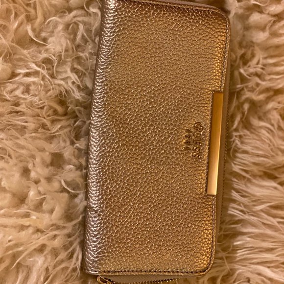 Guess Gold Clutch Purse - Picture 1 of 4